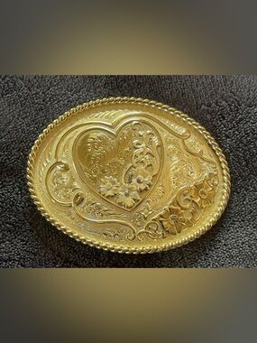 Gold Oval Heart Floral Belt Buckle
Montana silversmith